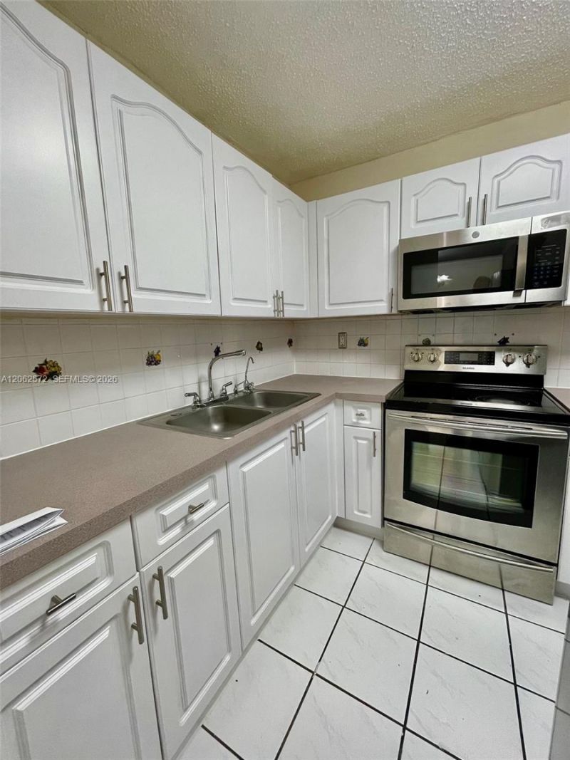 5625 W 20th Ave , Unit 215, Hialeah, FL 33012 Photo