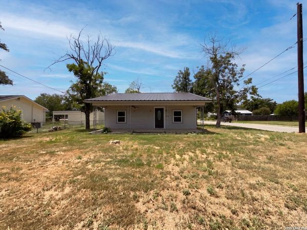 725 KELLY ST, Poteet, TX 78065