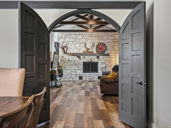 1009 W Main St, Kerrville, TX 78028