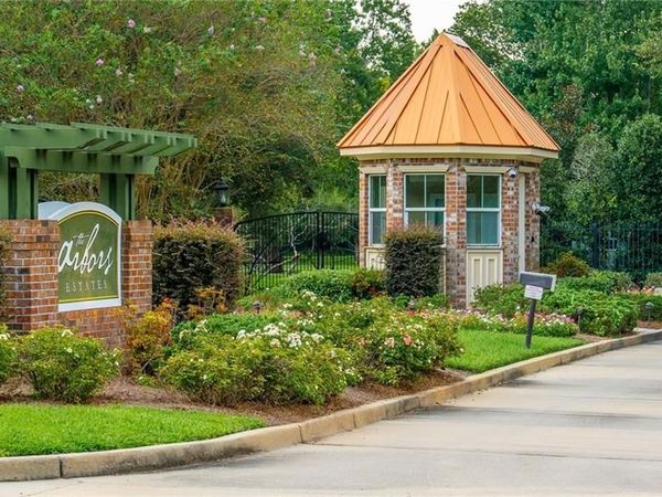 38 ARBOR Lane , New Orleans, LA 70131