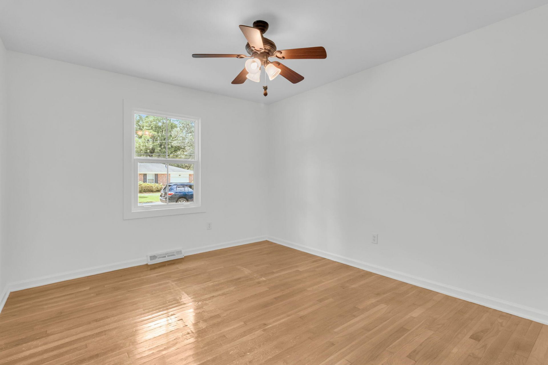 2204 N Dallerton Circle Photo 21