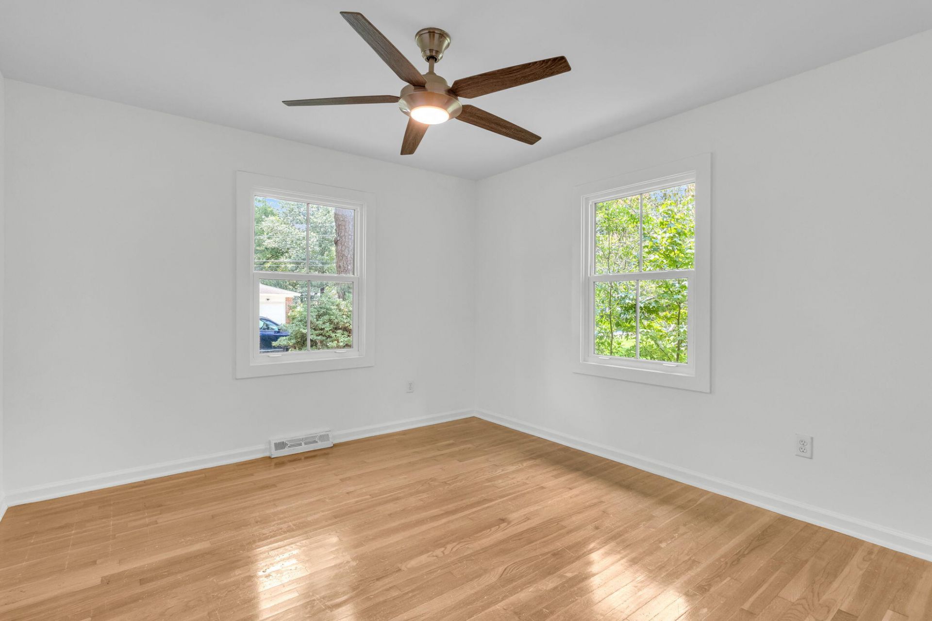 2204 N Dallerton Circle Photo 24