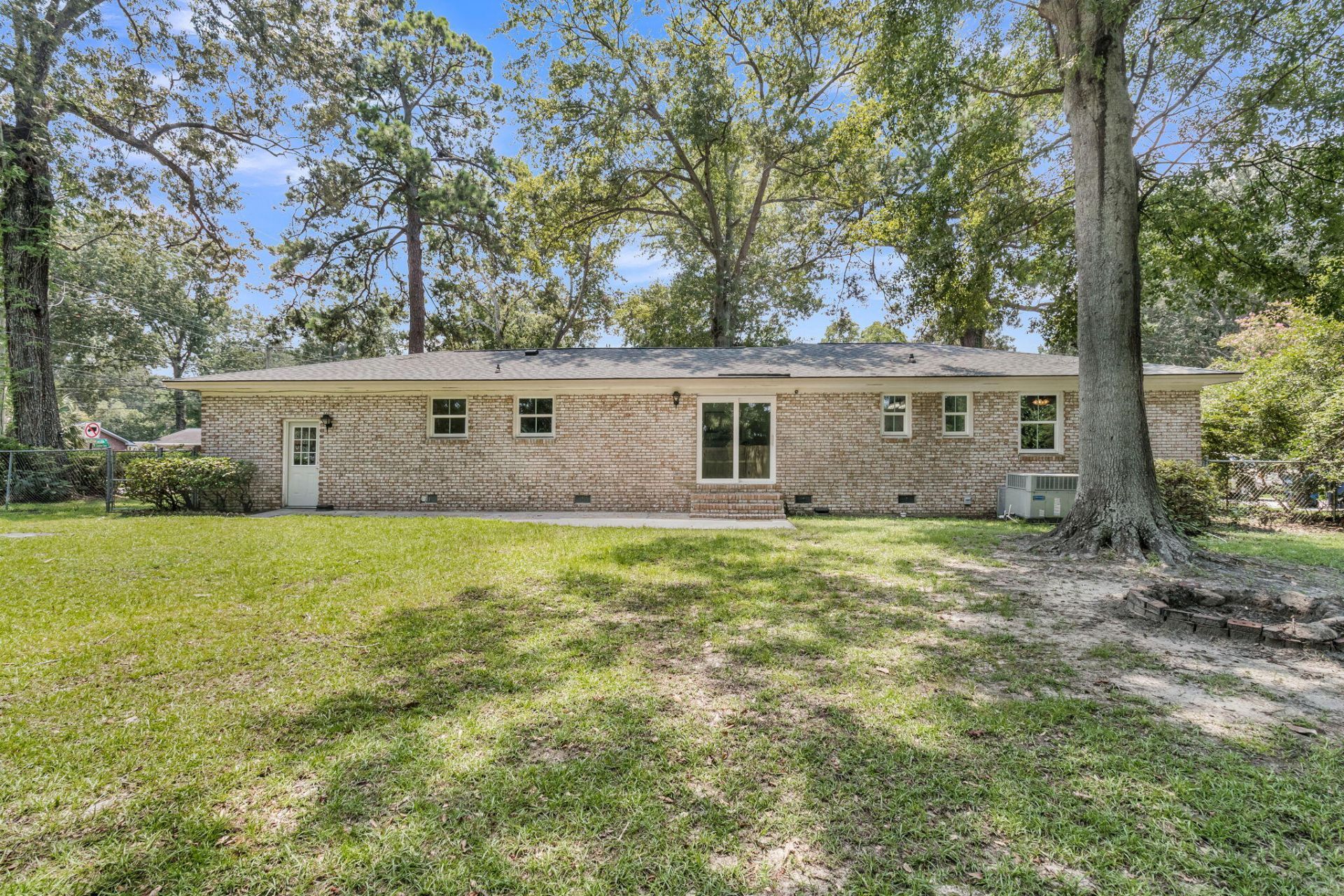 2204 N Dallerton Circle Photo 30