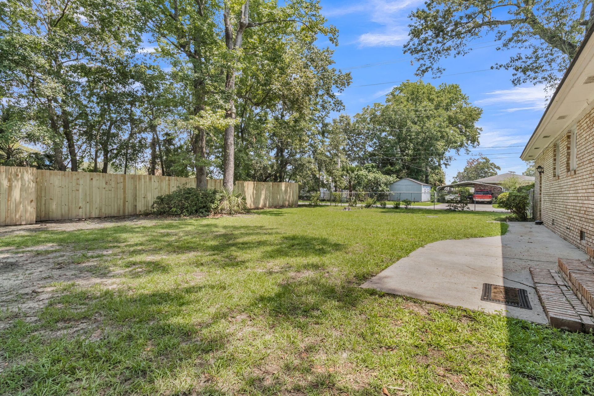 2204 N Dallerton Circle Photo 31