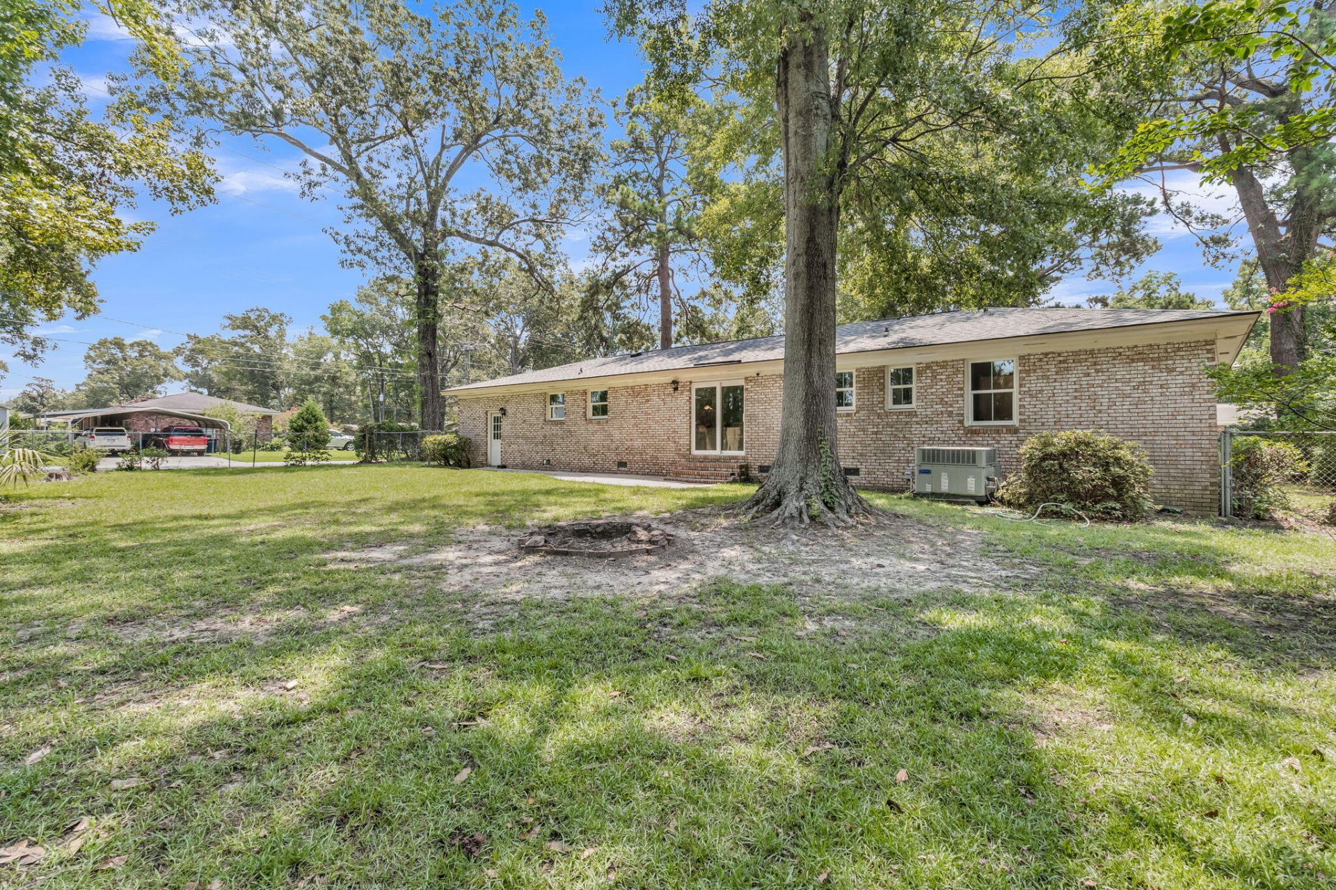 2204 N Dallerton Circle Photo 32