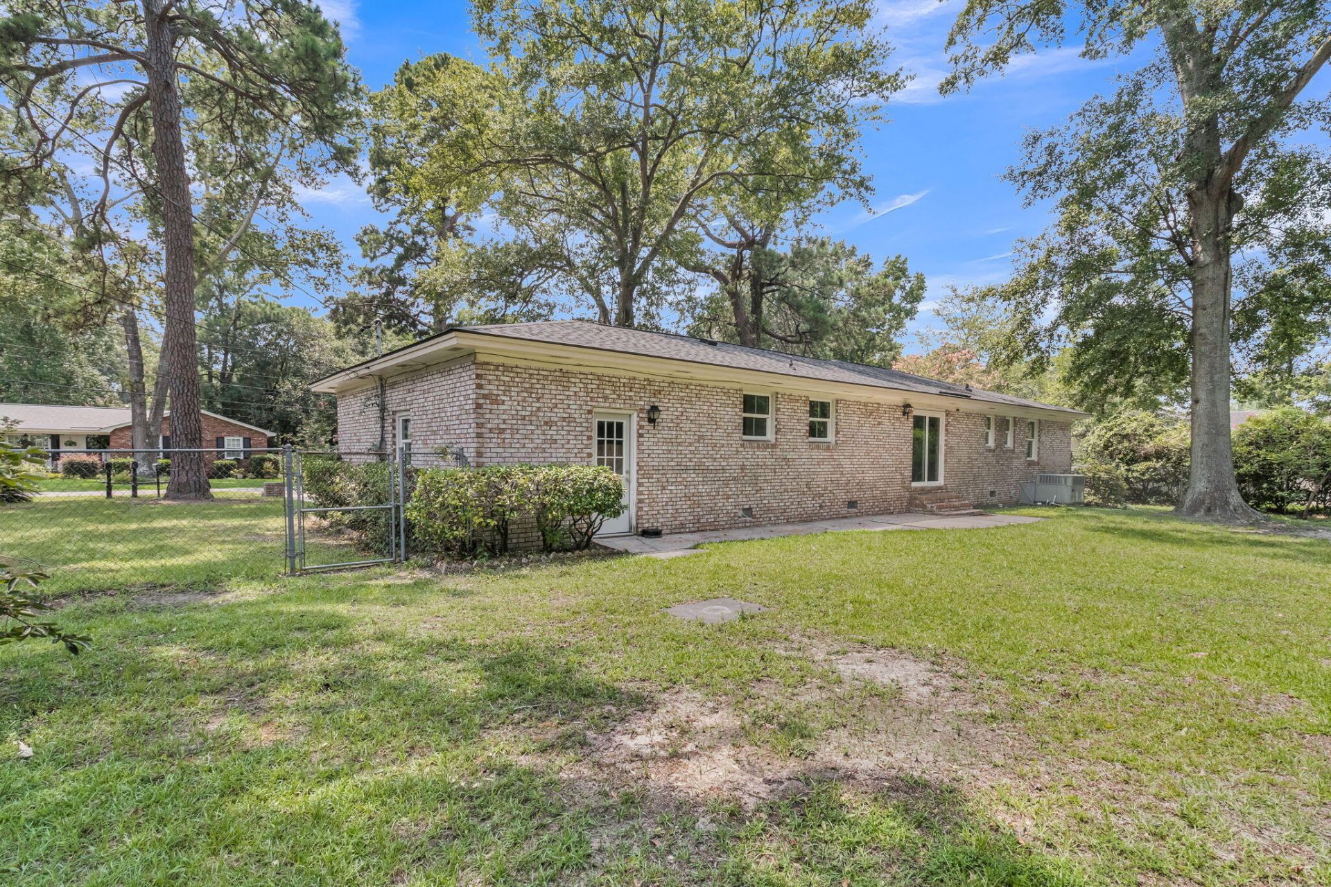 2204 N Dallerton Circle Photo 33