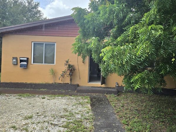 305 SW 14TH Street, Unit #1 FRONT, Dania Beach, FL 33004