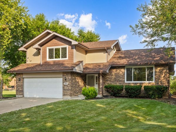 615 Chester Court E, Aurora, IL 60504