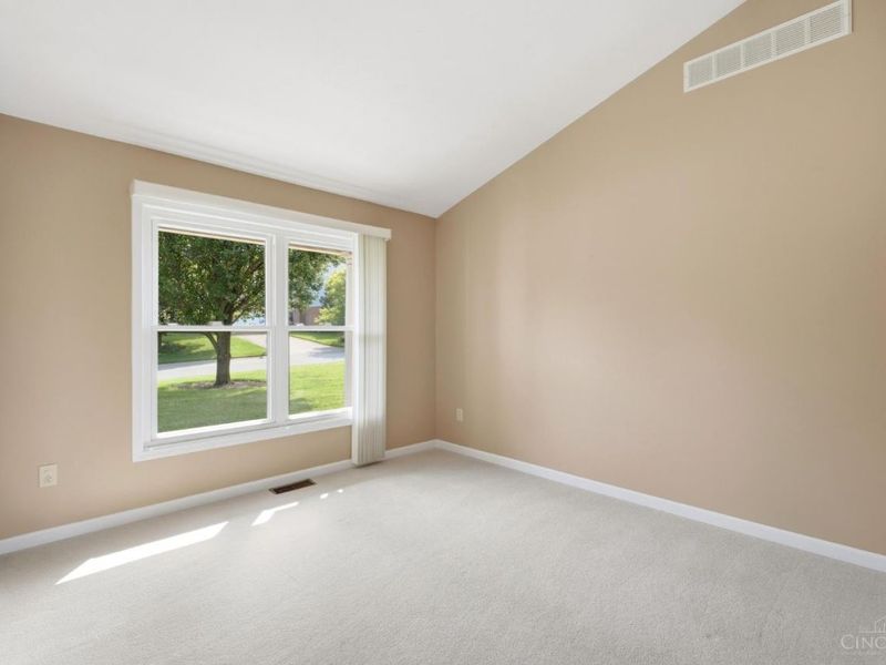 8255 Lakevalley Drive, Cincinnati, OH 45247 Photo 14