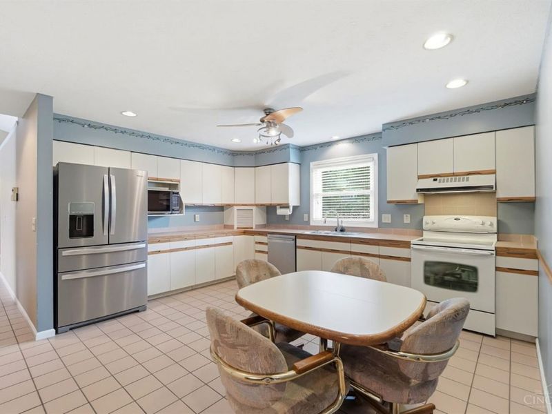 8255 Lakevalley Drive, Cincinnati, OH 45247 Photo 16