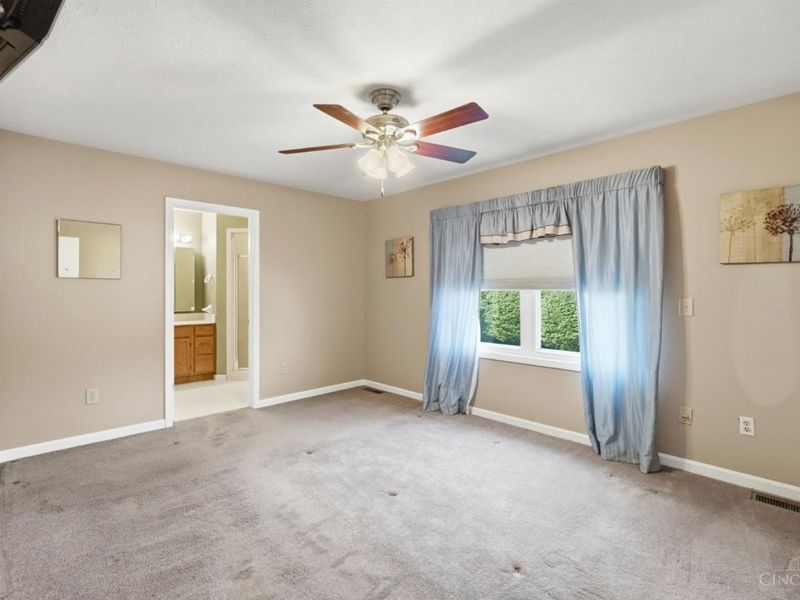 8255 Lakevalley Drive, Cincinnati, OH 45247 Photo 24