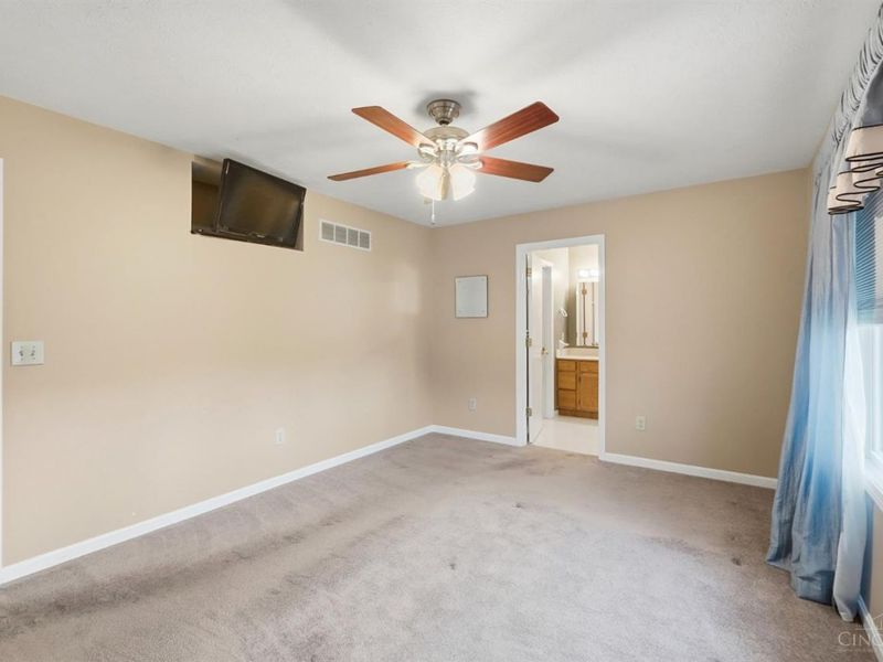 8255 Lakevalley Drive, Cincinnati, OH 45247 Photo 25
