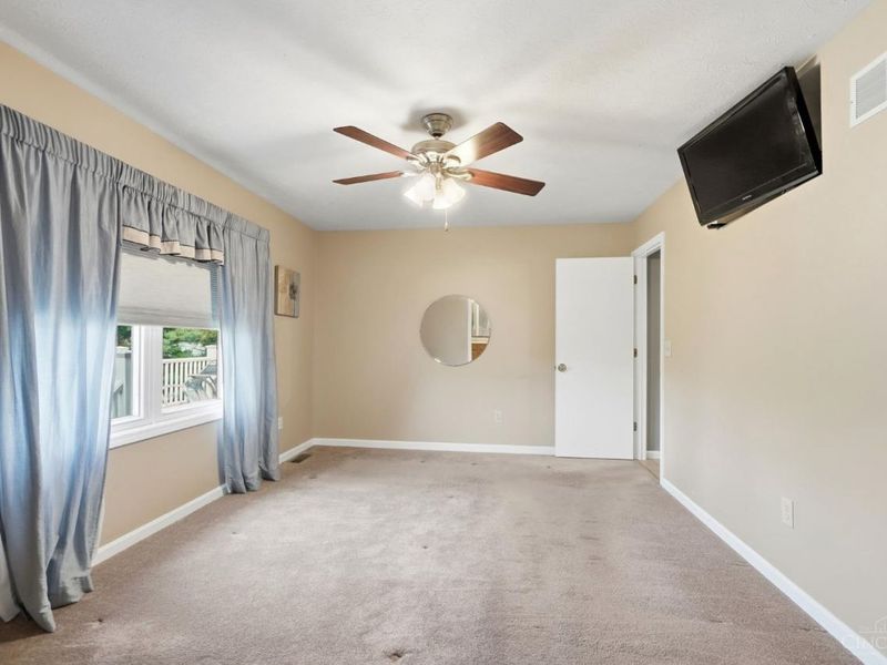 8255 Lakevalley Drive, Cincinnati, OH 45247 Photo 26
