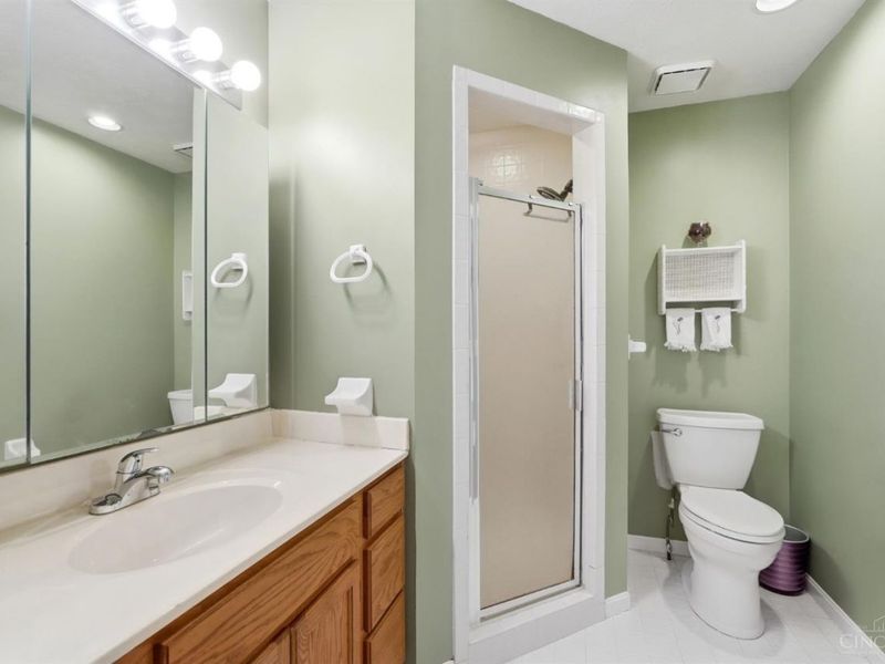 8255 Lakevalley Drive, Cincinnati, OH 45247 Photo 27