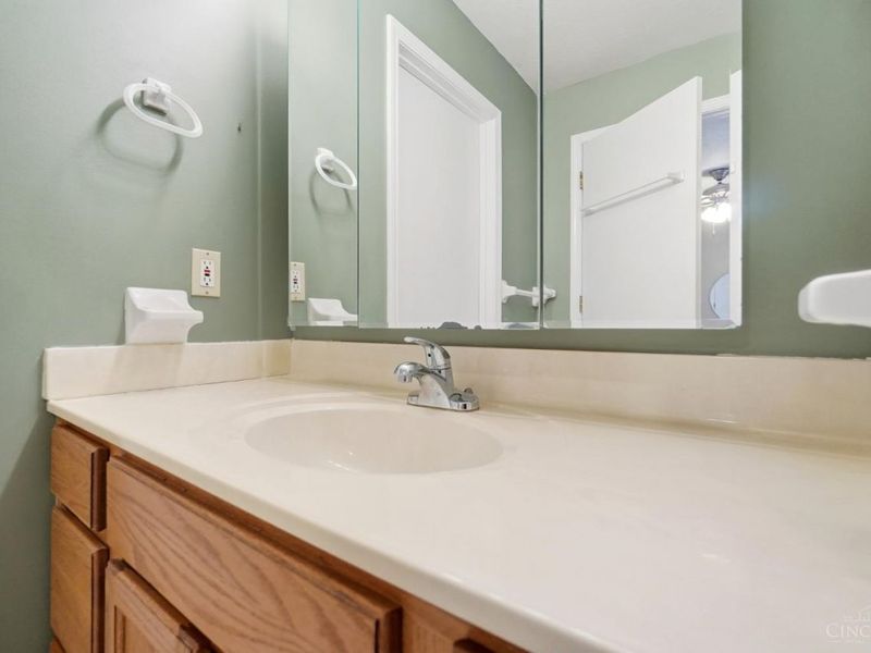 8255 Lakevalley Drive, Cincinnati, OH 45247 Photo 28