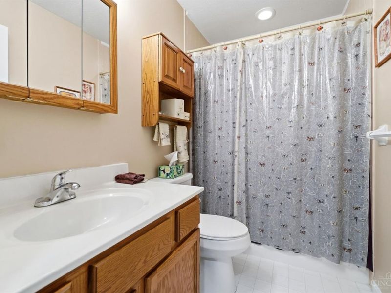 8255 Lakevalley Drive, Cincinnati, OH 45247 Photo 34
