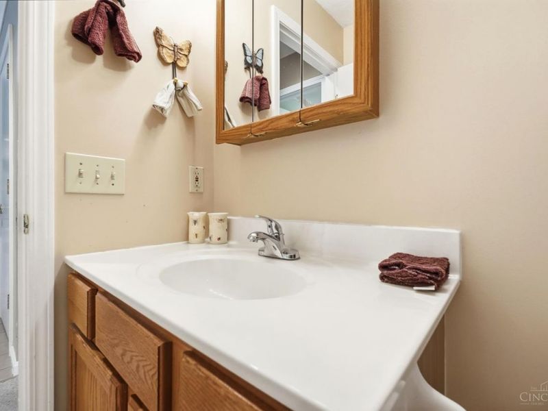 8255 Lakevalley Drive, Cincinnati, OH 45247 Photo 35