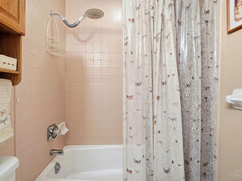 8255 Lakevalley Drive, Cincinnati, OH 45247 Photo 36