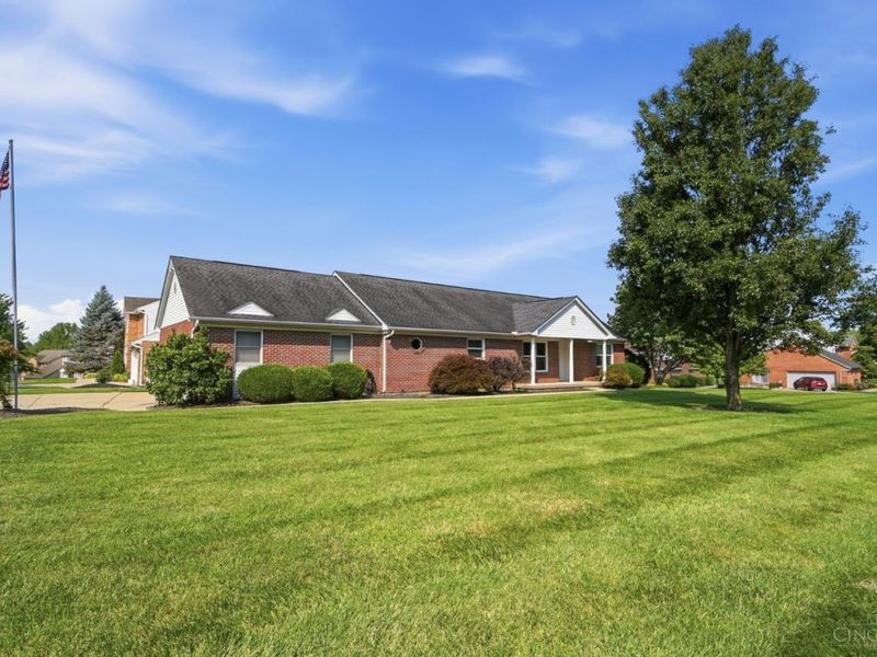 8255 Lakevalley Drive, Cincinnati, OH 45247 Photo 4