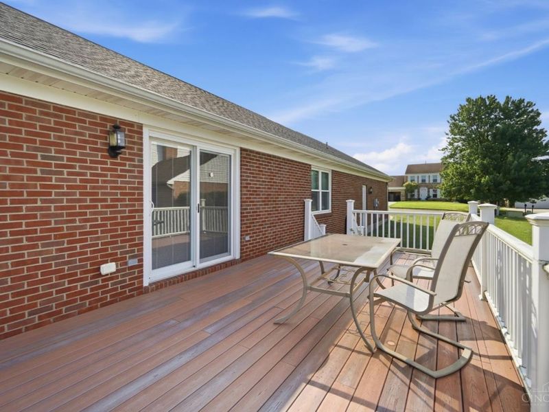 8255 Lakevalley Drive, Cincinnati, OH 45247 Photo 41