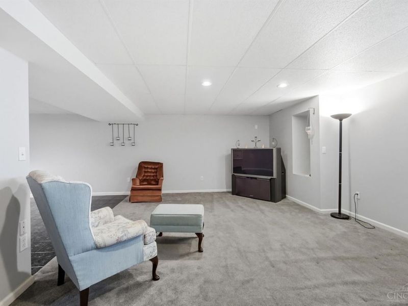 8255 Lakevalley Drive, Cincinnati, OH 45247 Photo 44