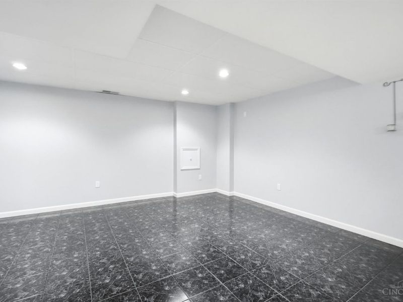 8255 Lakevalley Drive, Cincinnati, OH 45247 Photo 46