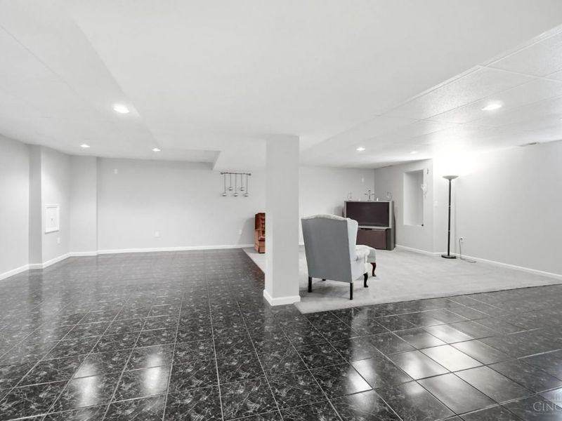 8255 Lakevalley Drive, Cincinnati, OH 45247 Photo 49