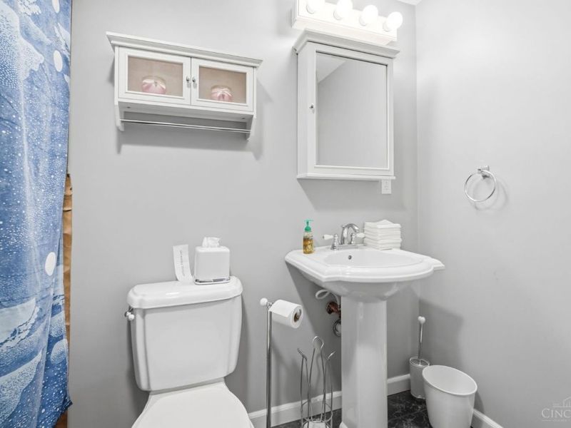8255 Lakevalley Drive, Cincinnati, OH 45247 Photo 50