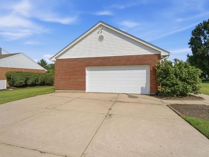 8255 Lakevalley Drive, Cincinnati, OH 45247 Photo 63
