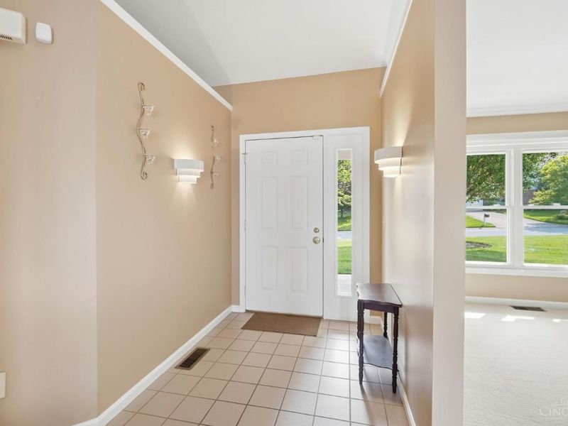 8255 Lakevalley Drive, Cincinnati, OH 45247 Photo 7