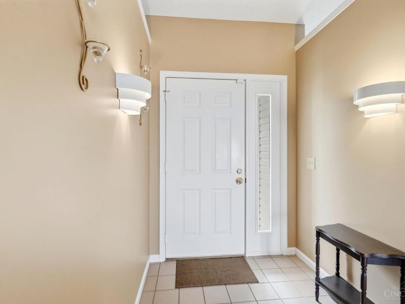 8255 Lakevalley Drive, Cincinnati, OH 45247 Photo 8