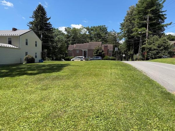 Queen Street, BECKLEY, WV 25801