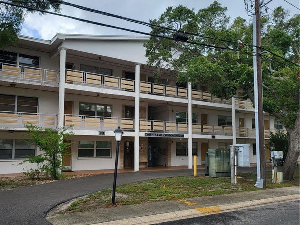911 WASHINGTON AVENUE , Unit 218, LARGO, FL 33770