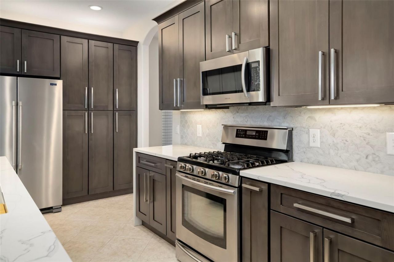4255 67th Avenue Circle E, Sarasota, FL 34243 Photo