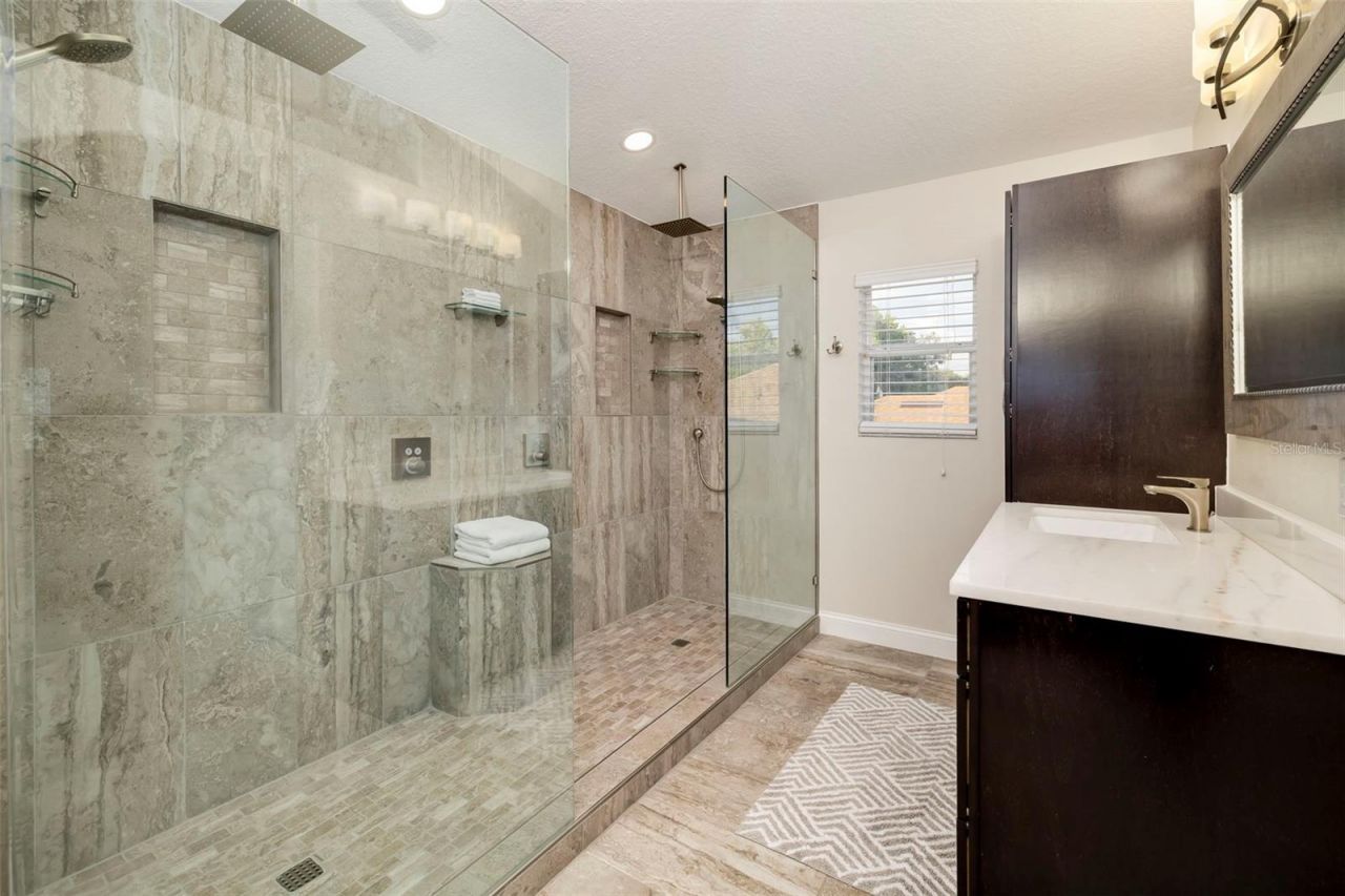 4255 67th Avenue Circle E, Sarasota, FL 34243 Photo