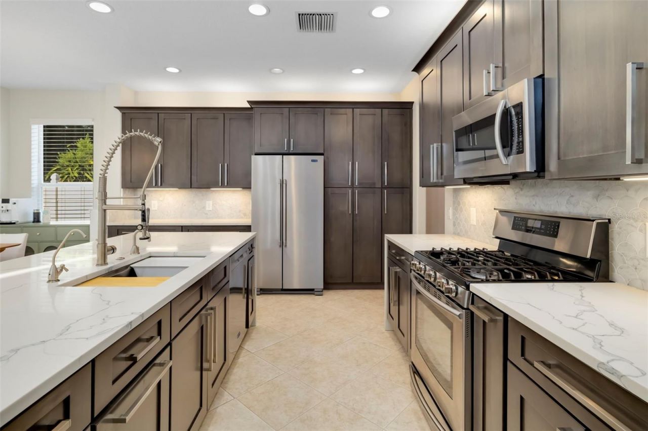 4255 67th Avenue Circle E, Sarasota, FL 34243 Photo