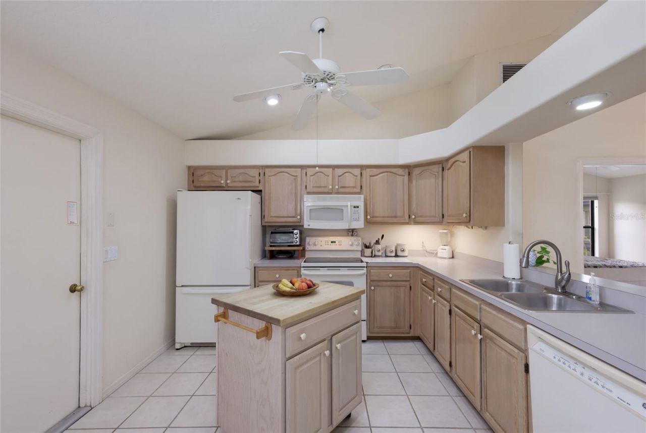 4413 74th Avenue E, Sarasota, FL 34243 Photo