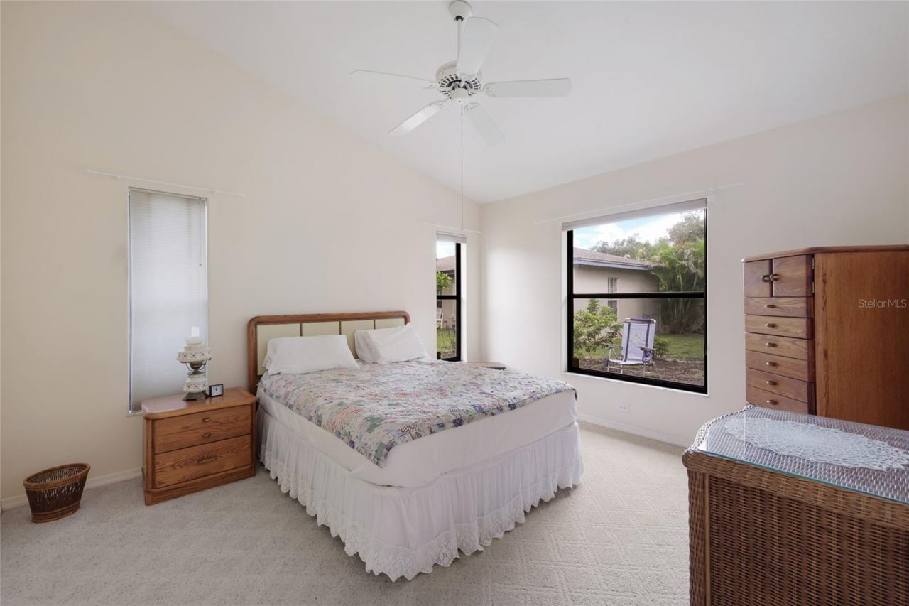 4413 74th Avenue E, Sarasota, FL 34243 Photo