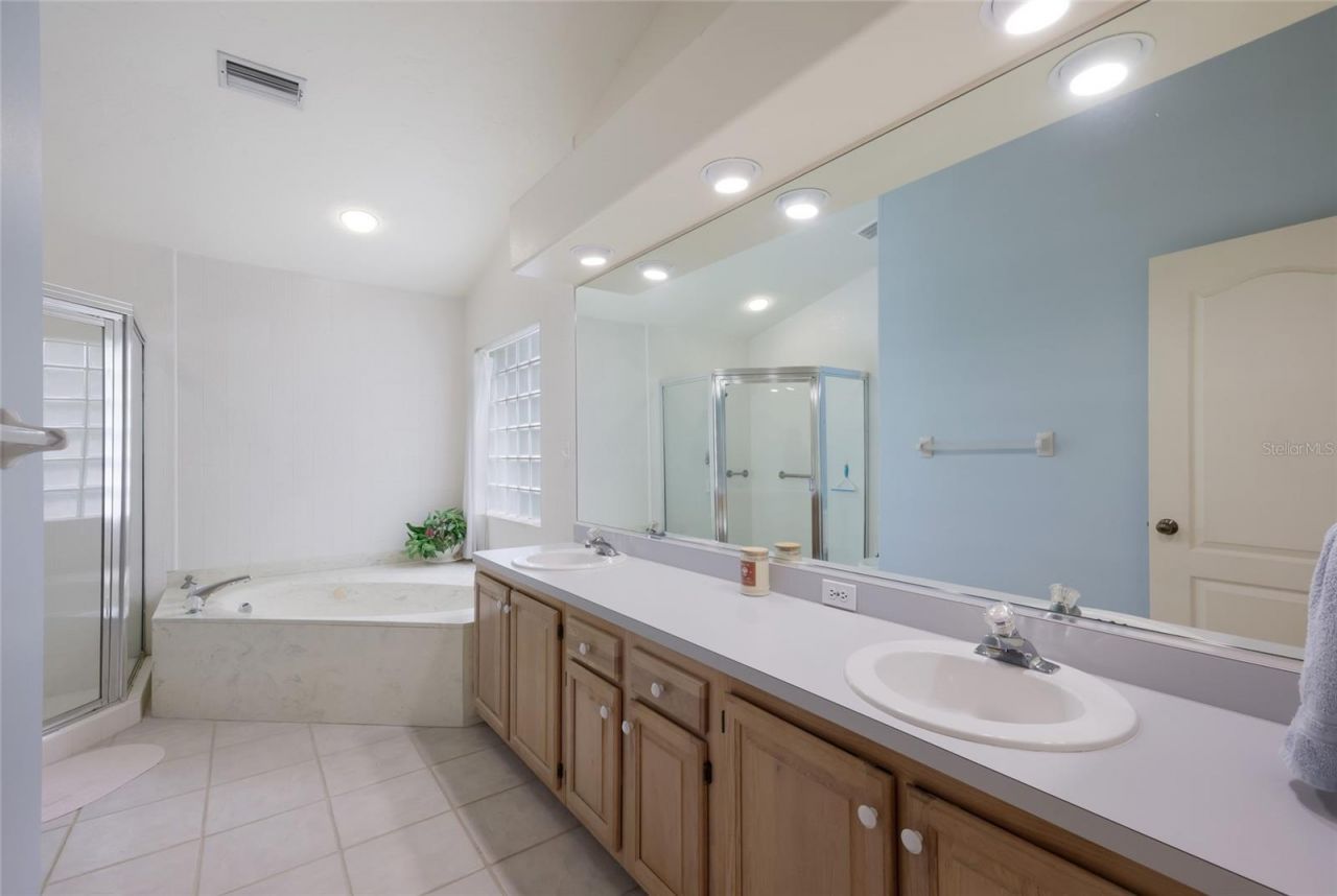 4413 74th Avenue E, Sarasota, FL 34243 Photo