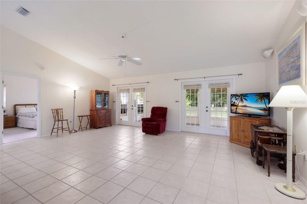 4413 74th Avenue E, Sarasota, FL 34243 Photo