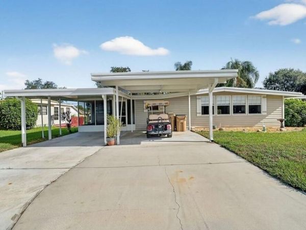 11905 LINDA AVENUE , TAVARES, FL 32778