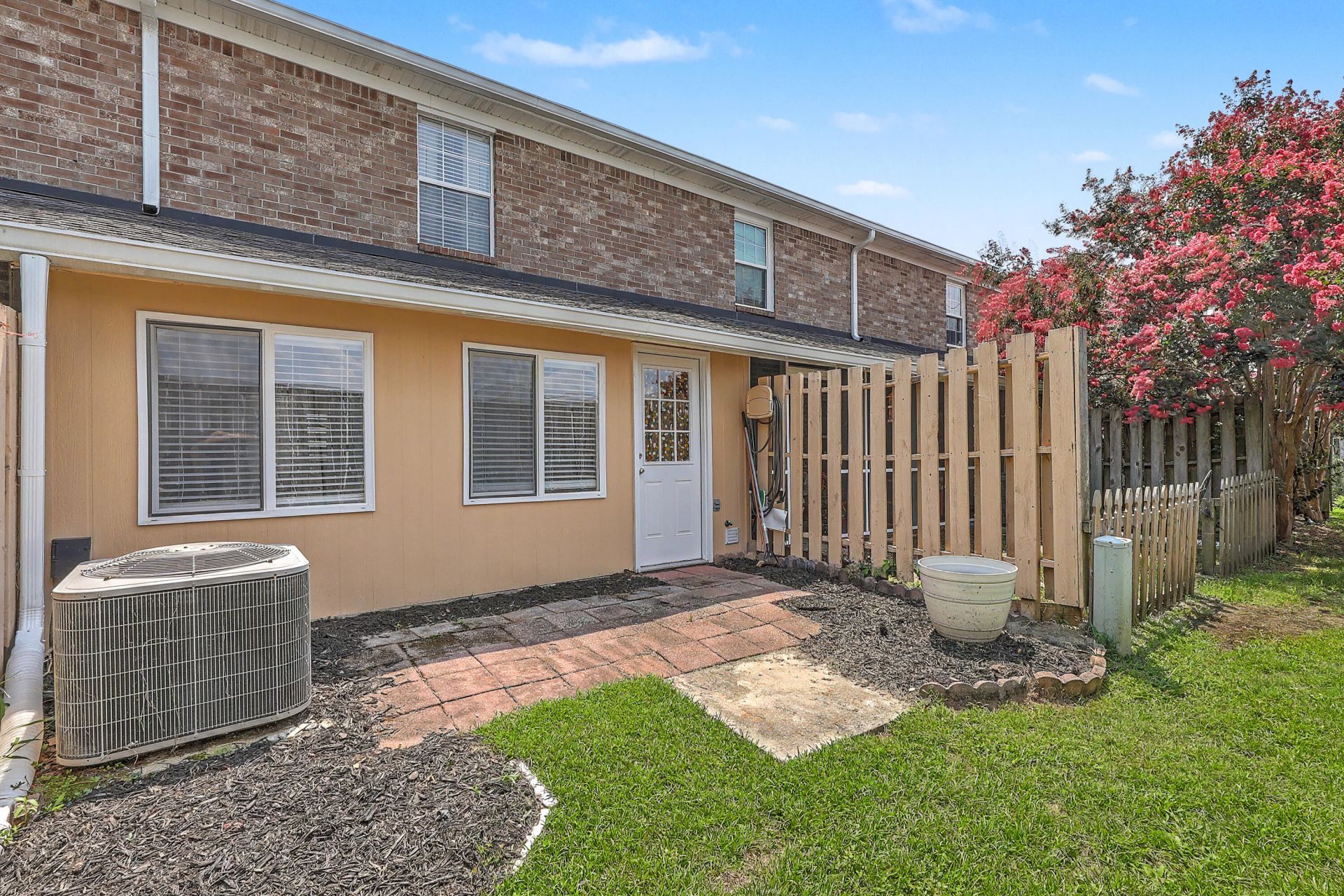 2040 Rondo Street Photo 21