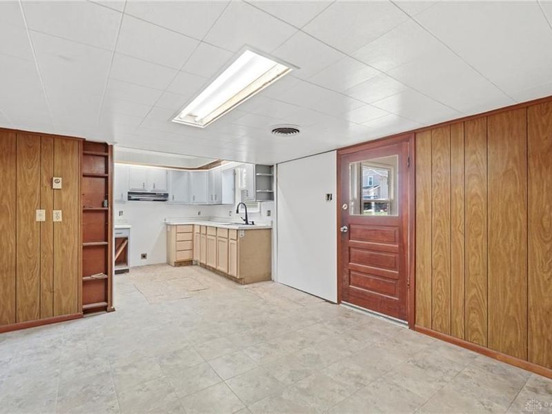 140 E Keller Street, Bradford, OH 45308 Photo 8