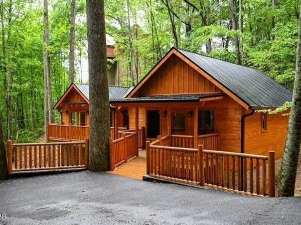 1710 Orchard Dr, Sevierville, TN 37876