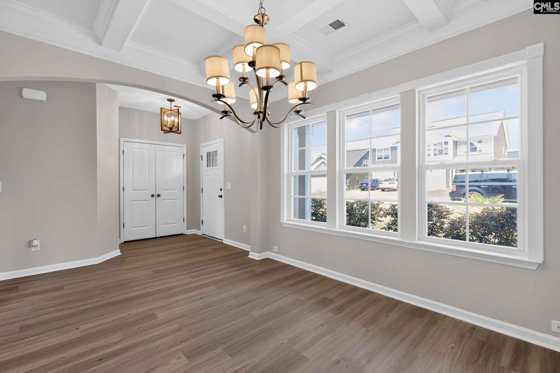 207 Aldergate Drive  Photo 10