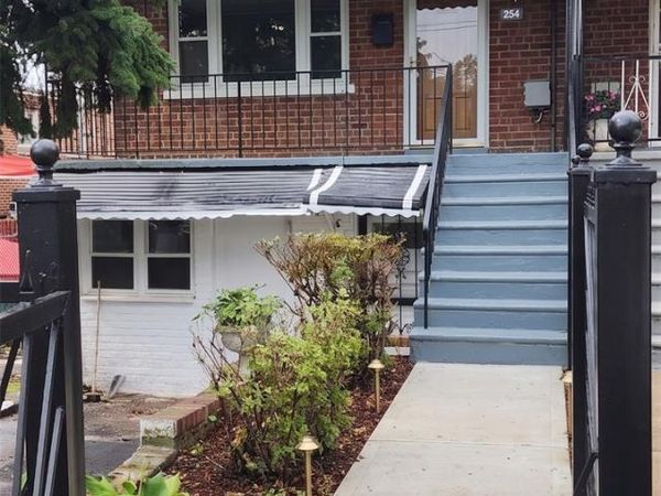 954 E 212th Street , Bronx, NY 10469