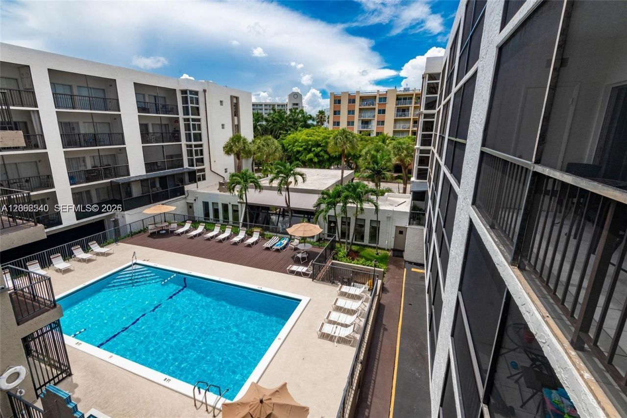 201 178th Dr, Unit 202, Sunny Isles Beach, FL 33160 Photo