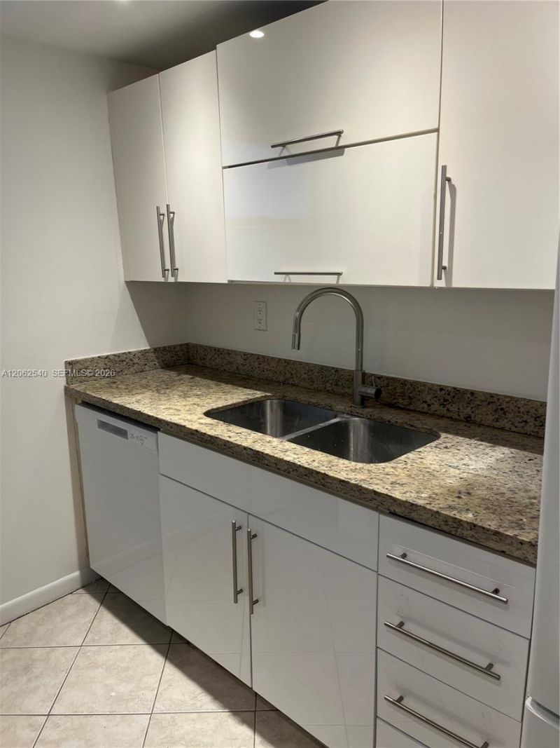 201 178th Dr, Unit 202, Sunny Isles Beach, FL 33160 Photo