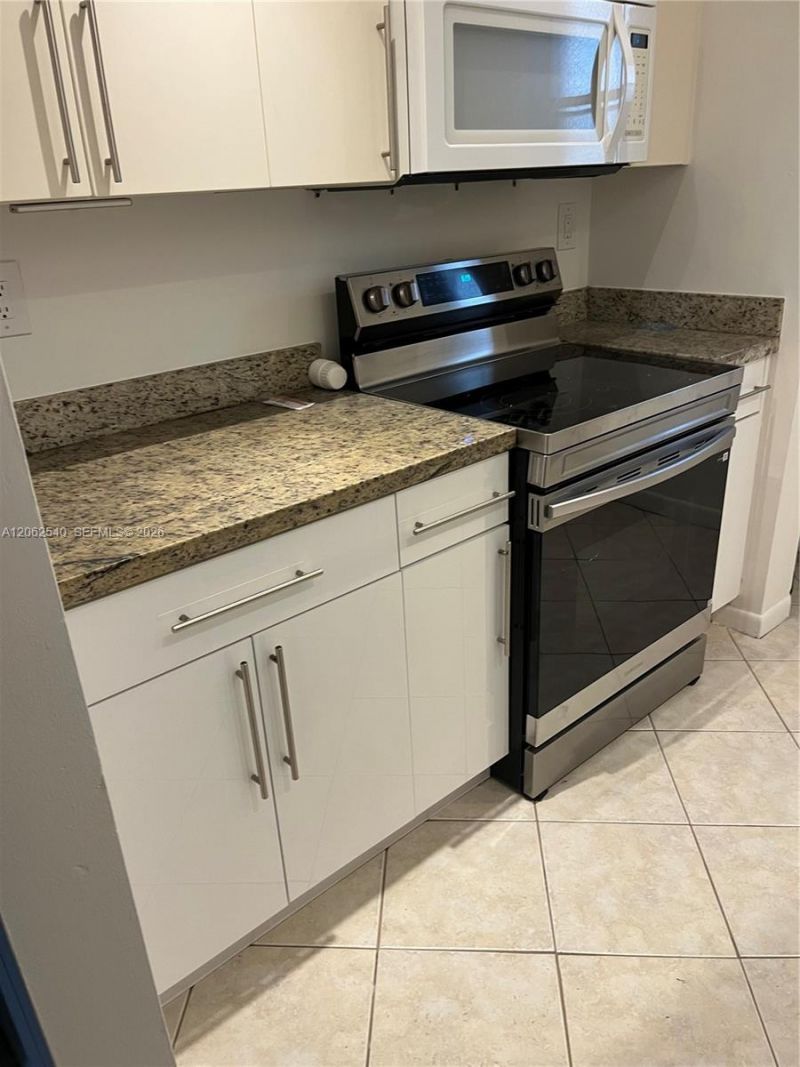 201 178th Dr, Unit 202, Sunny Isles Beach, FL 33160 Photo