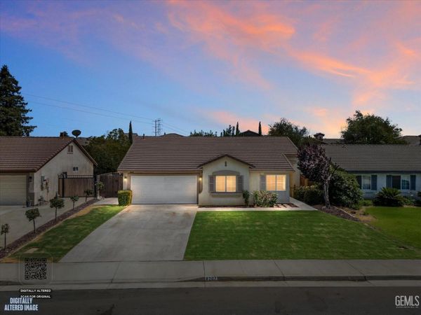 8207 Mossrock Drive, Bakersfield, CA 93312